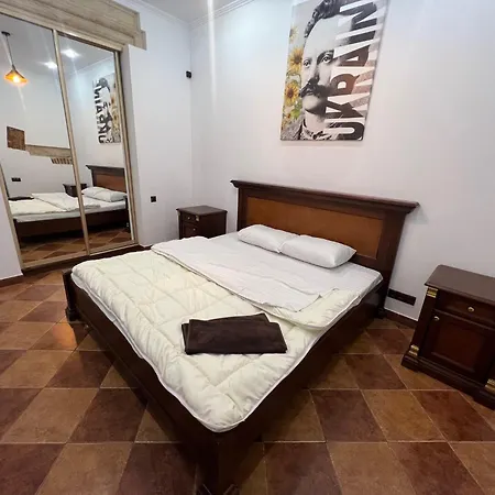 Ukrainian House на площі ринок Appartamento *