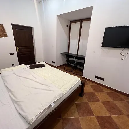 Ukrainian House на площі ринок Апартаменти